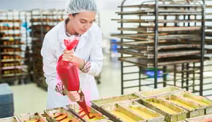 confectionery-factory-employee-using-pastry-bag