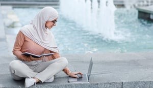 modern-student-at-recess-studying-outdoors-freela